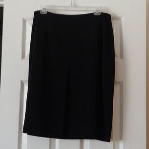 Black skirt with pockets